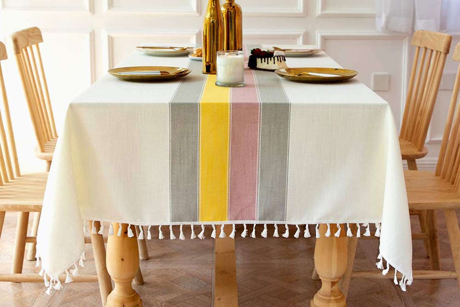 Enhancing Al Fresco Dining: The Magic of Outdoor Tablecloths