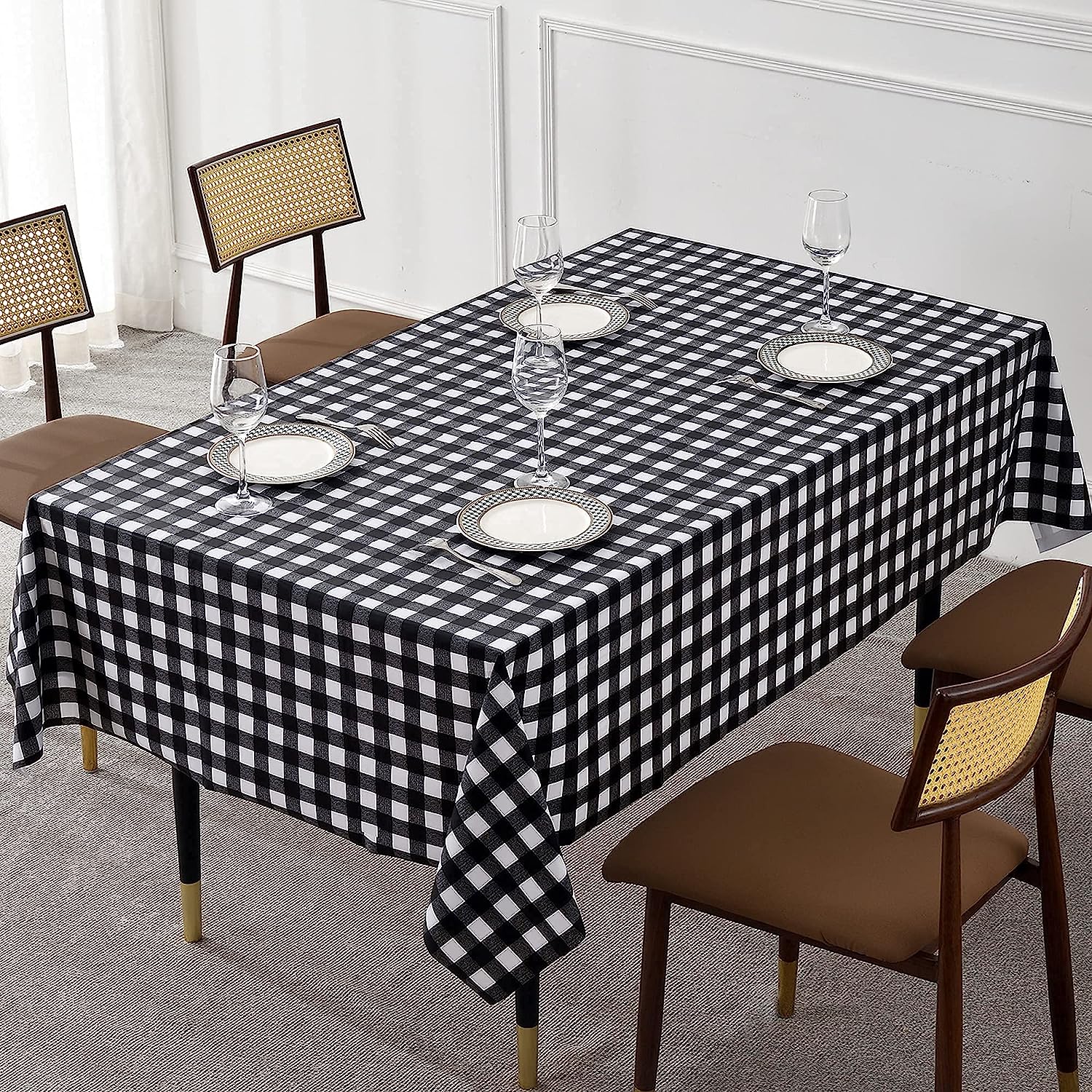 Enhancing Al Fresco Dining The Magic Of Outdoor Tablecloths, improving openair dining experience, outdoor table linen
